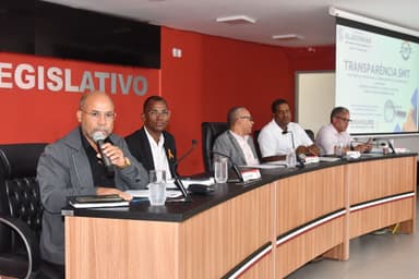 Imagem referente à notícia Pela primeira vez, gestão municipal apresenta prestação de contas da Zona Azul ao Legislativo